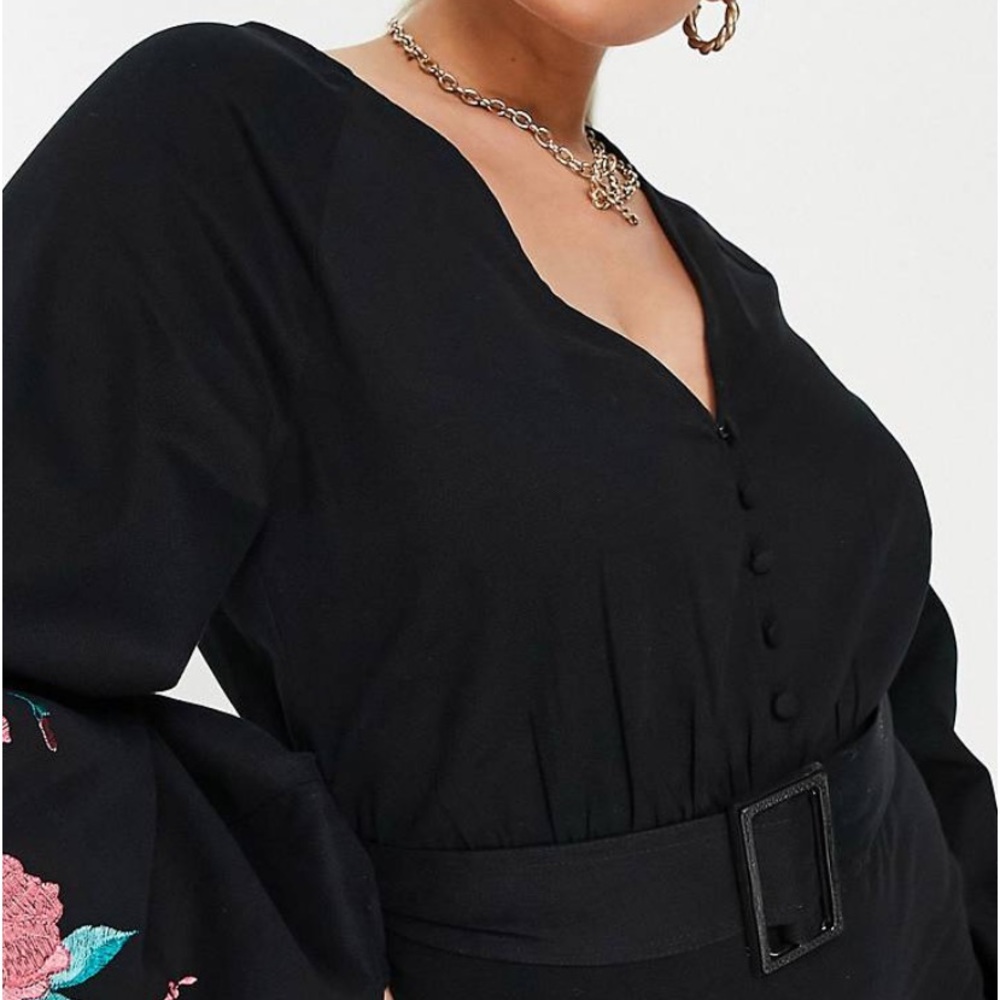 “SOLD” SOLD”long sleeve, ASOS V-neck mini dress, buckle belt, floral appliqué. - Picture 5 of 12